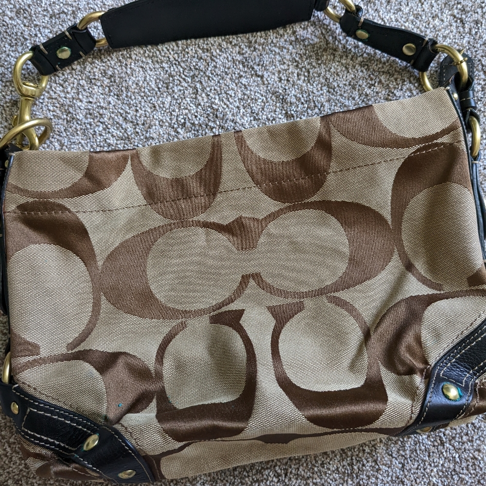Coach signature handbag K0726-10619